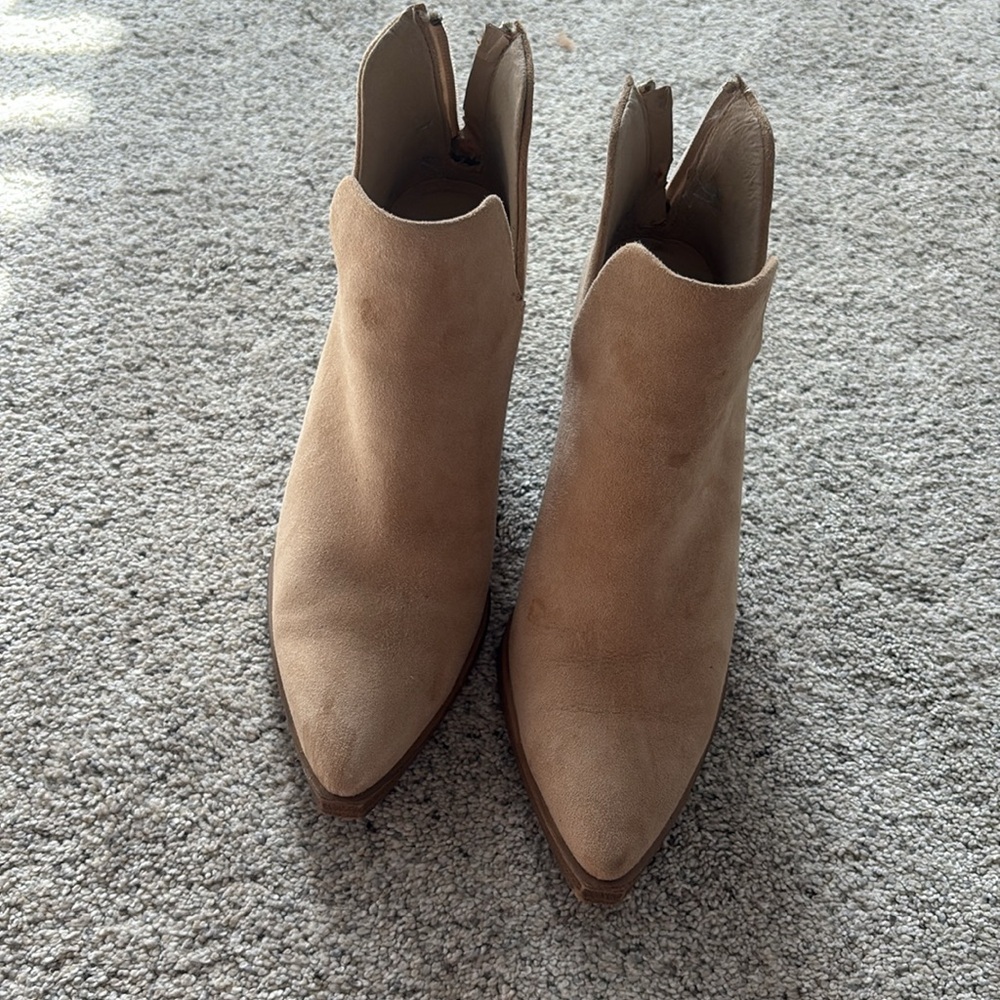 Steve Madden Tan Ankle Booties with Block Heel - Picture 2 of 5